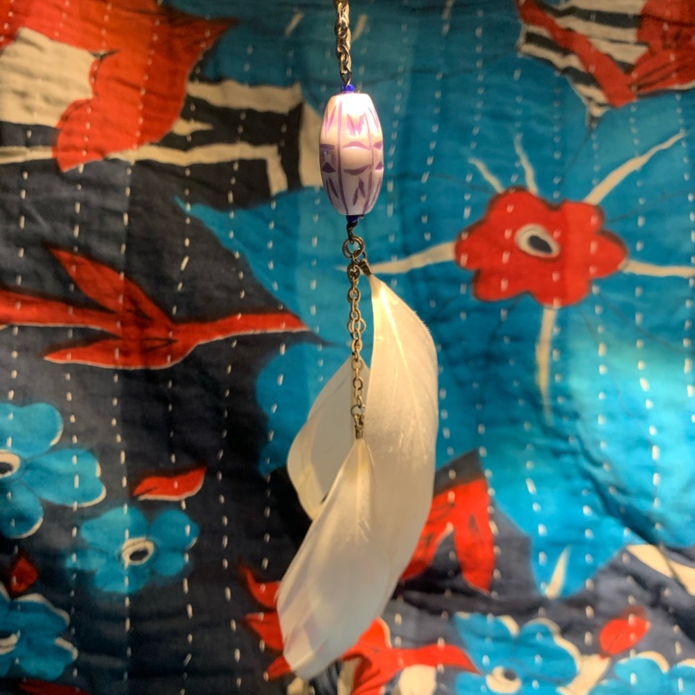 Beaded feather necklace - Picture 6 of 10
